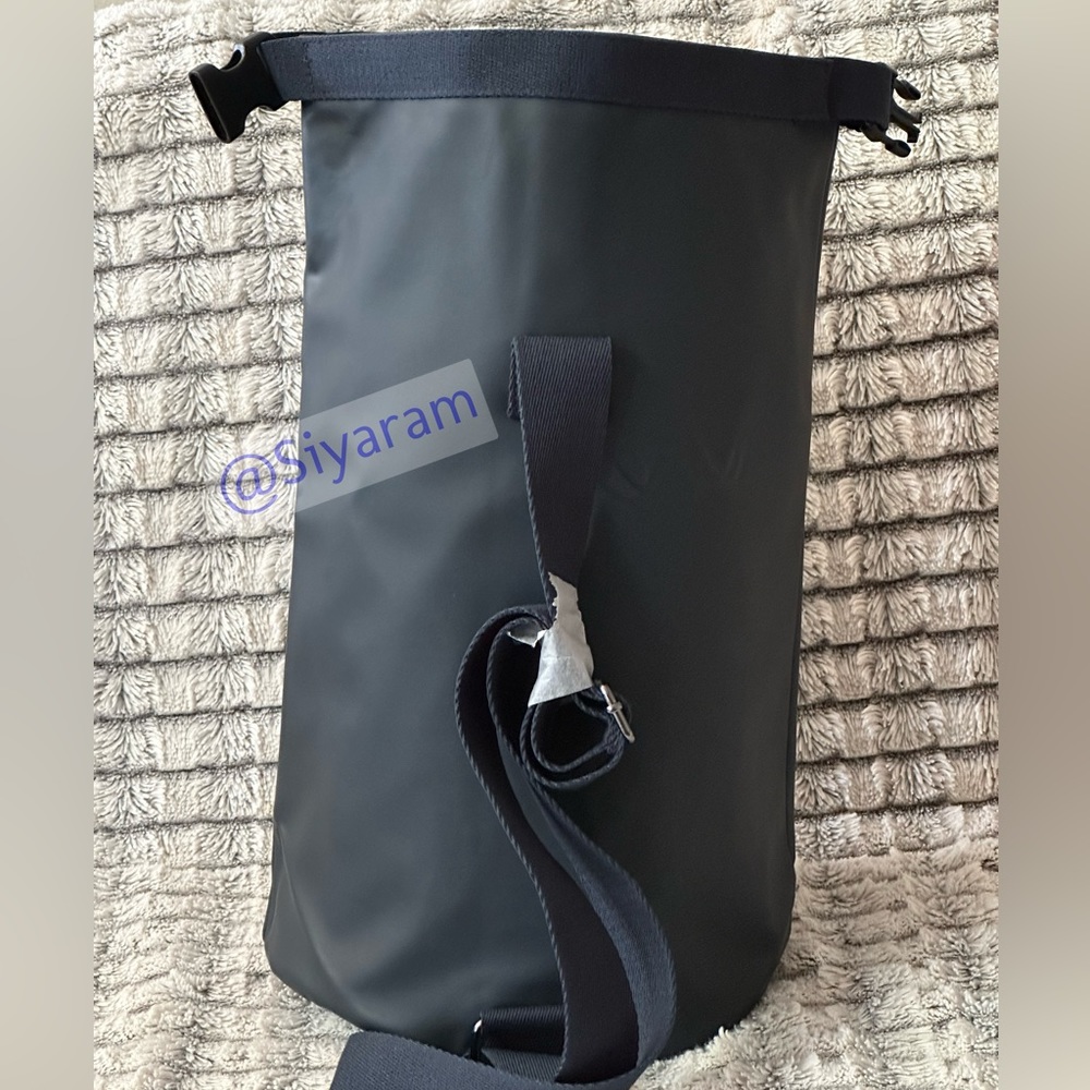 Prada sailing bag/ bucket bag/ gym bag / travel / Weekender bag - Picture 7 of 9